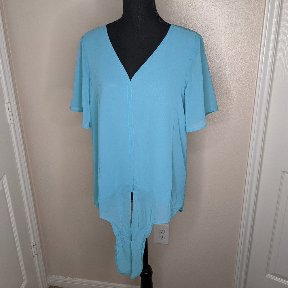 Zenana Outfitters  V neck,  Size S, Light GREEN